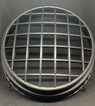 Laden Sie das Bild in den Galerie-Viewer, Lampengitter Set für 13 - 14,5 cm Zusatzscheinwerfer Arbeitsscheinwerfer
